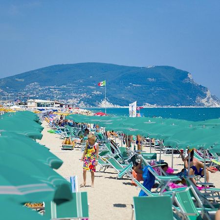 Villaggio Turistico Internazionale 雷卡纳蒂港 外观 照片